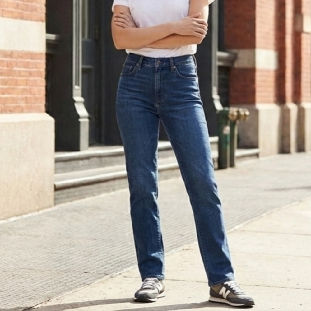 Lucky Brand Mid Rise Straight Leg Jeans 4/27 . NWT